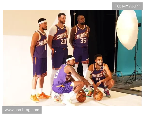 NBA中国赛菲尼克斯太阳全阵容抵达澳门布克领衔备战季前赛焦点大战 NBA中国赛菲尼克斯太阳全阵容抵达澳门布克领衔备战季前赛焦点大战
